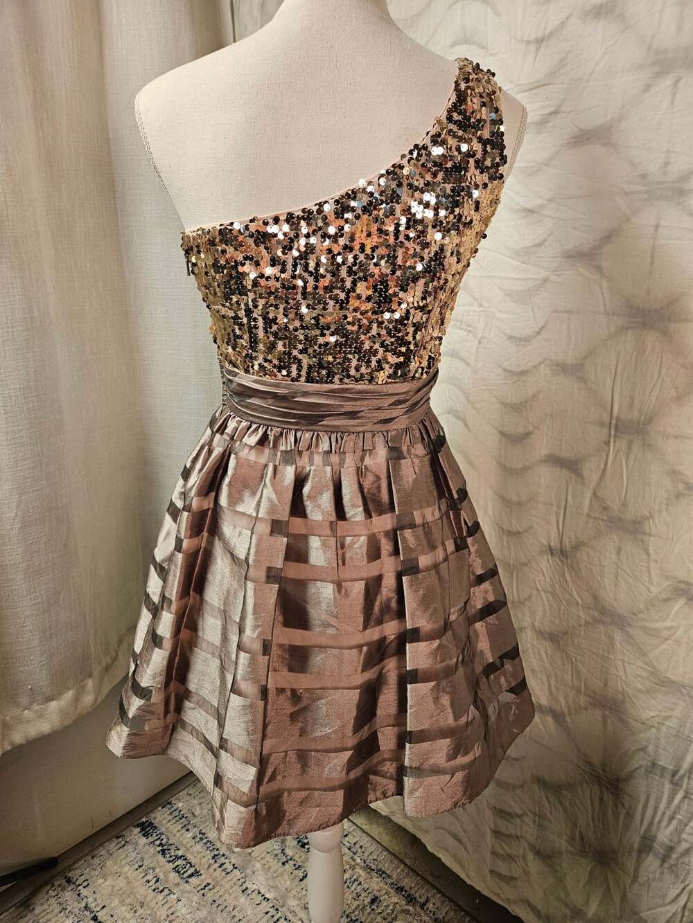 Hailey Logan by Adrianna Papell Sequin Cocktail Dress Size 5/6 Gold Bronze - Picture 4 of 7